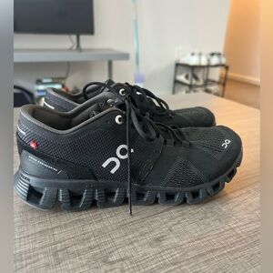 NEW BLACK ON CLOUD 6 WOMENS SWISS ENGINEERING SIZE 6.5 W